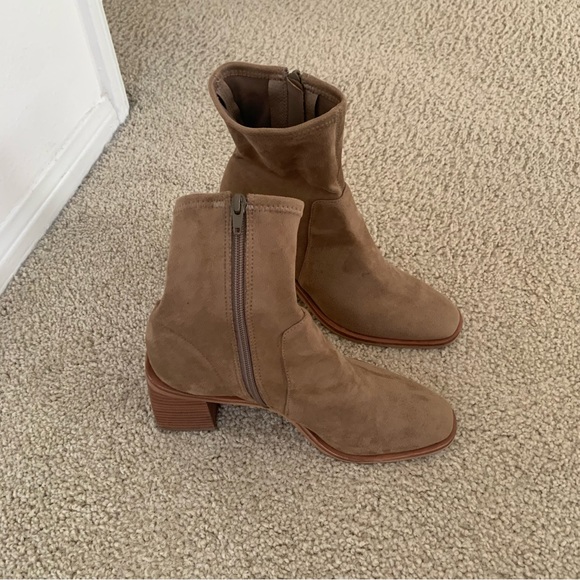 Dolce Vita Indiga Bootie - Picture 7 of 7